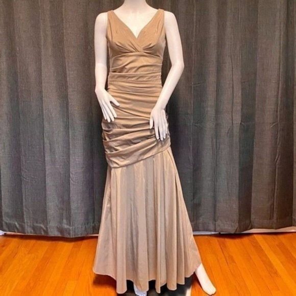 Stunning Theia Neiman Marcus body-con ball‎ gown